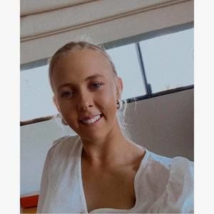 Meet your Posher, Kayla